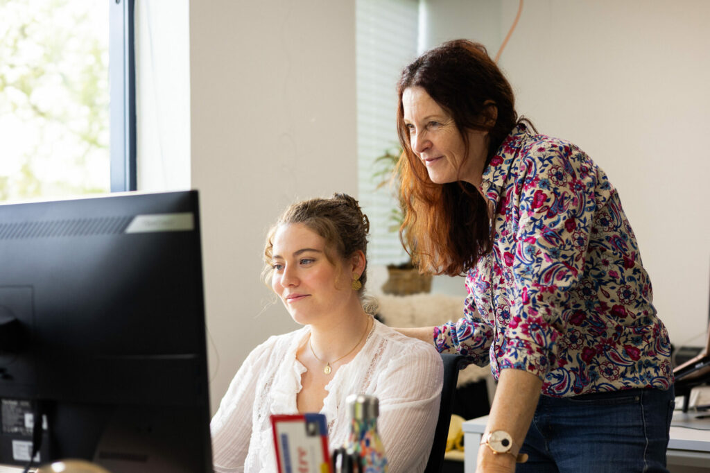 Professionnelle en formation aux réseaux sociaux à Rennes avec Voyelle Formation